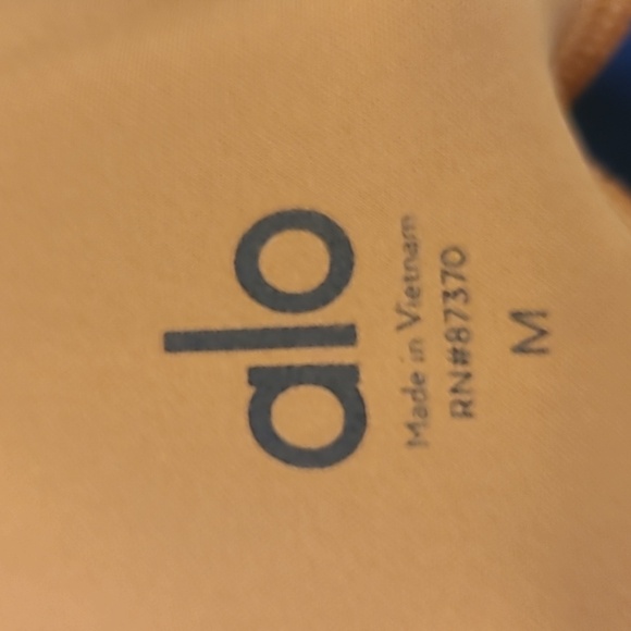 Alo Yoga Colorblock Leggings  Cropped Sized Med - Picture 3 of 5